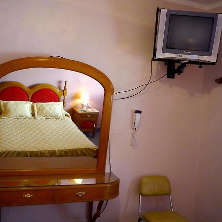 Hotel Las Rosas Salta Bagian luar foto